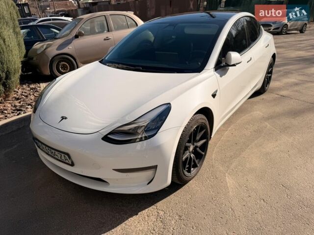 Белый Тесла Модель 3, объемом двигателя 0 л и пробегом 85 тыс. км за 16000 $, фото 1 на Automoto.ua