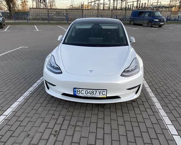 Білий Тесла Модель 3, об'ємом двигуна 0 л та пробігом 103 тис. км за 18500 $, фото 1 на Automoto.ua
