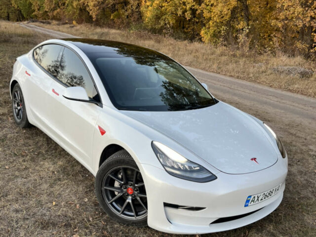 Білий Тесла Модель 3, об'ємом двигуна 0 л та пробігом 106 тис. км за 17500 $, фото 1 на Automoto.ua