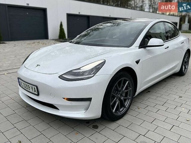 Білий Тесла Модель 3, об'ємом двигуна 0 л та пробігом 126 тис. км за 17500 $, фото 1 на Automoto.ua