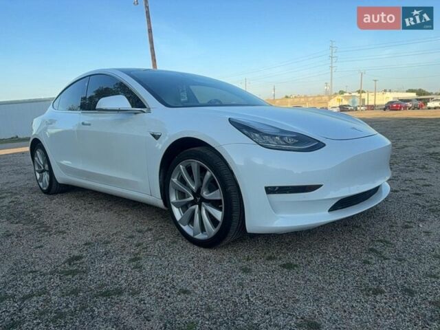 Білий Тесла Модель 3, об'ємом двигуна 0 л та пробігом 92 тис. км за 5000 $, фото 1 на Automoto.ua