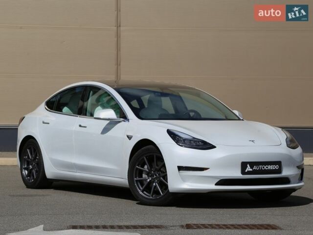 Белый Тесла Модель 3, объемом двигателя 0 л и пробегом 132 тыс. км за 24500 $, фото 1 на Automoto.ua