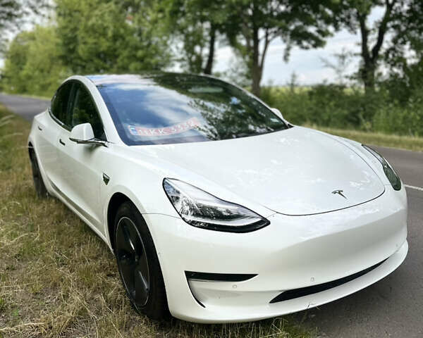 Белый Тесла Модель 3, объемом двигателя 0 л и пробегом 120 тыс. км за 17400 $, фото 1 на Automoto.ua
