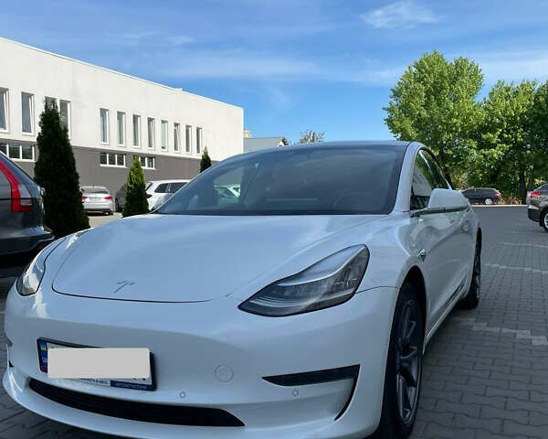 Білий Тесла Модель 3, об'ємом двигуна 0 л та пробігом 58 тис. км за 16999 $, фото 1 на Automoto.ua