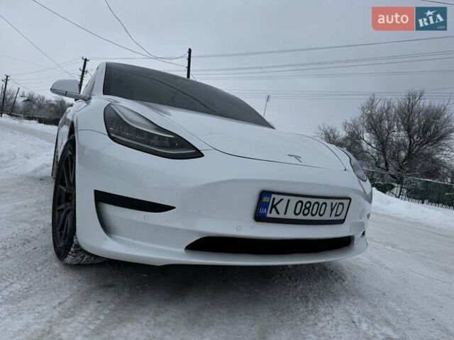 Белый Тесла Модель 3, объемом двигателя 0 л и пробегом 77 тыс. км за 18500 $, фото 1 на Automoto.ua