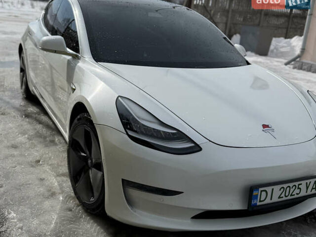 Белый Тесла Модель 3, объемом двигателя 0 л и пробегом 115 тыс. км за 15200 $, фото 1 на Automoto.ua