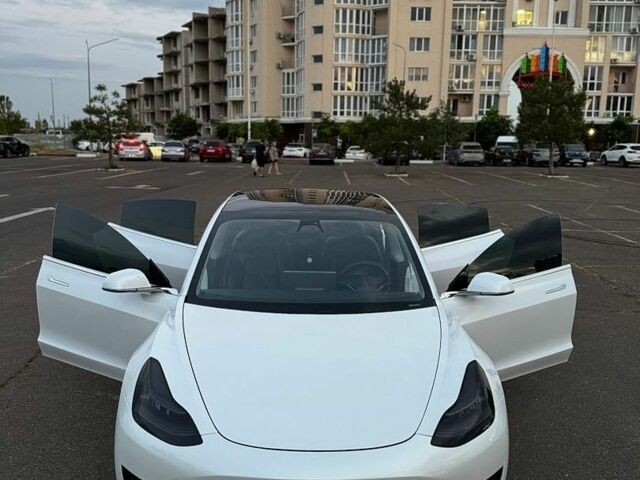 Белый Тесла Модель 3, объемом двигателя 0 л и пробегом 71 тыс. км за 19300 $, фото 1 на Automoto.ua