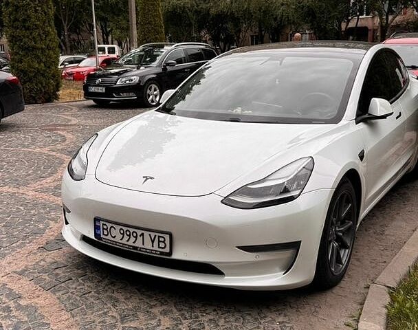 Белый Тесла Модель 3, объемом двигателя 0 л и пробегом 130 тыс. км за 17800 $, фото 1 на Automoto.ua