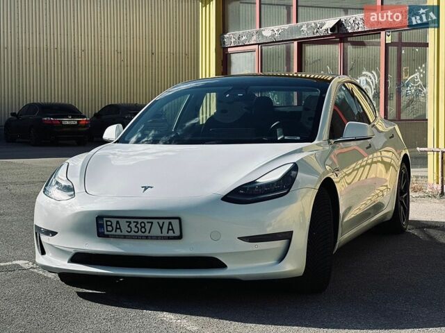 Белый Тесла Модель 3, объемом двигателя 0 л и пробегом 92 тыс. км за 17900 $, фото 1 на Automoto.ua