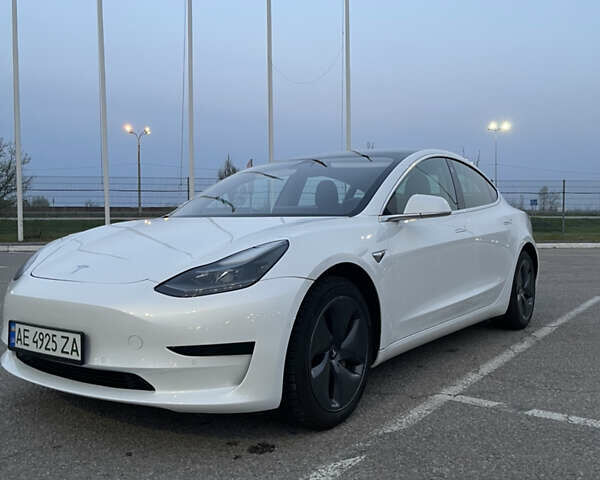 Белый Тесла Модель 3, объемом двигателя 0 л и пробегом 50 тыс. км за 20900 $, фото 1 на Automoto.ua