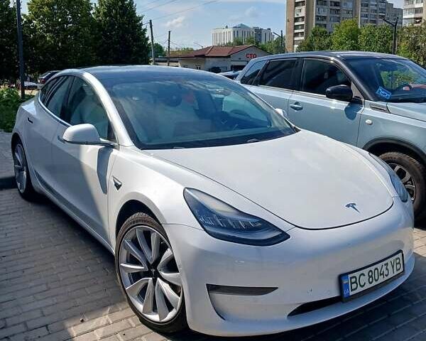 Білий Тесла Модель 3, об'ємом двигуна 0 л та пробігом 105 тис. км за 15990 $, фото 1 на Automoto.ua