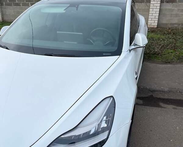 Белый Тесла Модель 3, объемом двигателя 0 л и пробегом 99 тыс. км за 16500 $, фото 1 на Automoto.ua