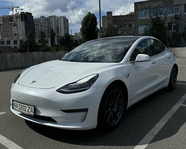 Білий Тесла Модель 3, об'ємом двигуна 0 л та пробігом 75 тис. км за 16000 $, фото 1 на Automoto.ua