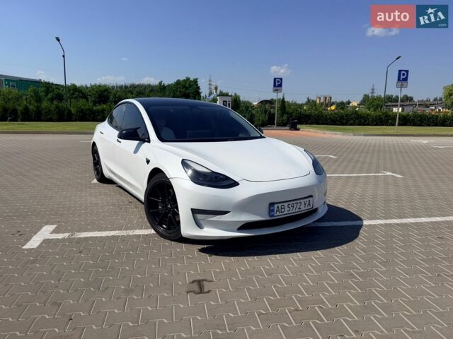 Білий Тесла Модель 3, об'ємом двигуна 0 л та пробігом 64 тис. км за 17999 $, фото 1 на Automoto.ua