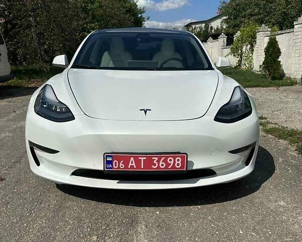 Белый Тесла Модель 3, объемом двигателя 0 л и пробегом 58 тыс. км за 29500 $, фото 1 на Automoto.ua