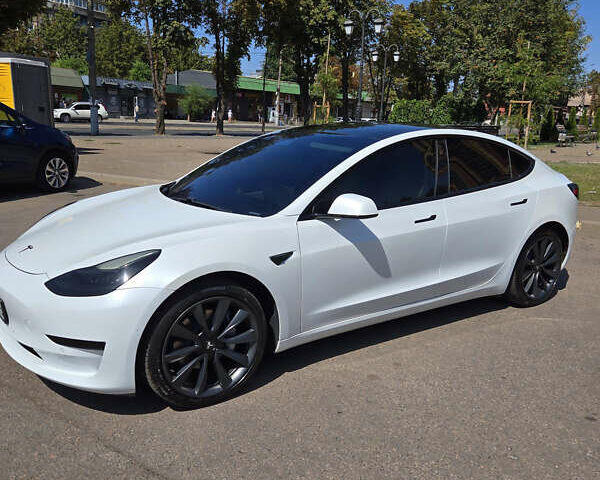 Білий Тесла Модель 3, об'ємом двигуна 0 л та пробігом 72 тис. км за 15900 $, фото 1 на Automoto.ua