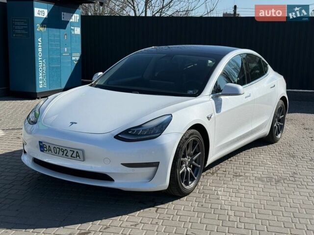 Белый Тесла Модель 3, объемом двигателя 0 л и пробегом 115 тыс. км за 18500 $, фото 1 на Automoto.ua