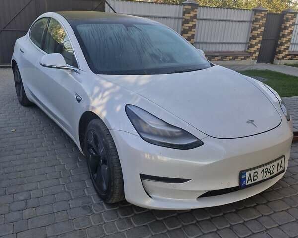 Белый Тесла Модель 3, объемом двигателя 0 л и пробегом 72 тыс. км за 17700 $, фото 1 на Automoto.ua