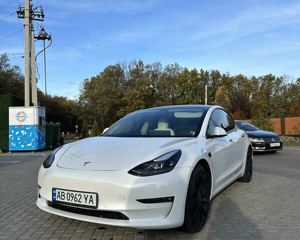 Білий Тесла Модель 3, об'ємом двигуна 0 л та пробігом 77 тис. км за 28999 $, фото 1 на Automoto.ua