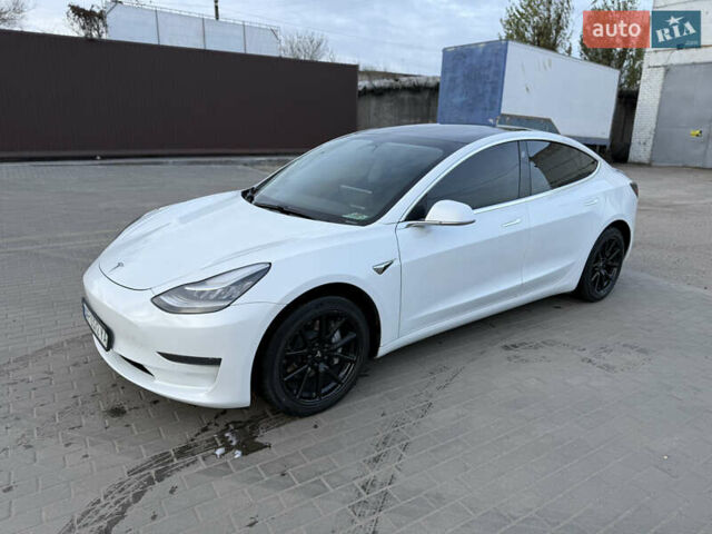 Білий Тесла Модель 3, об'ємом двигуна 0 л та пробігом 84 тис. км за 20500 $, фото 1 на Automoto.ua