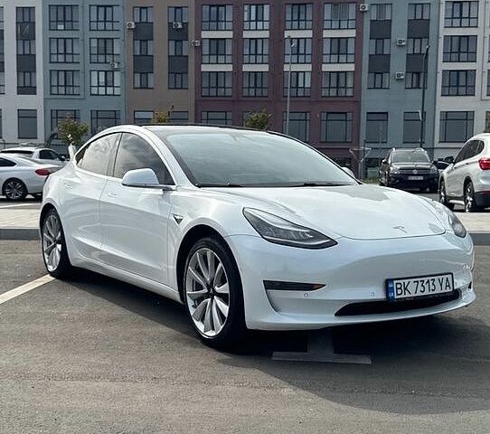 Белый Тесла Модель 3, объемом двигателя 0 л и пробегом 90 тыс. км за 15400 $, фото 1 на Automoto.ua