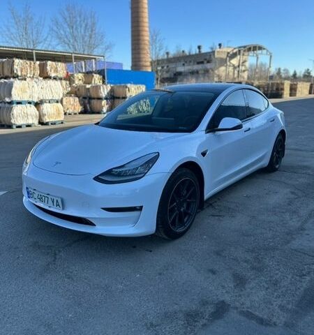 Белый Тесла Модель 3, объемом двигателя 0 л и пробегом 165 тыс. км за 14500 $, фото 1 на Automoto.ua