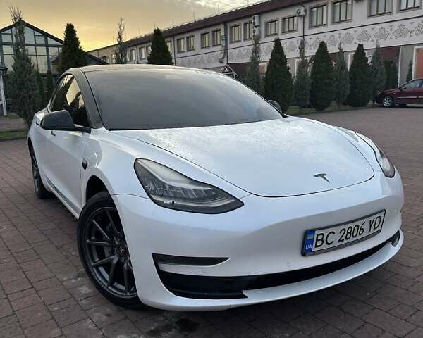 Белый Тесла Модель 3, объемом двигателя 0 л и пробегом 206 тыс. км за 16900 $, фото 1 на Automoto.ua