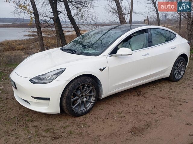 Белый Тесла Модель 3, объемом двигателя 0 л и пробегом 77 тыс. км за 19000 $, фото 1 на Automoto.ua