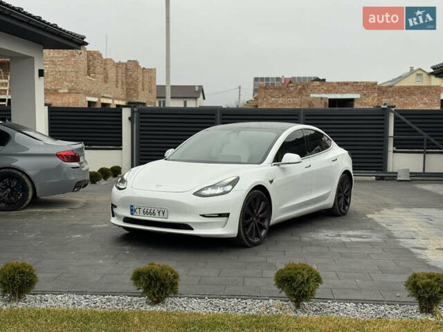 Білий Тесла Модель 3, об'ємом двигуна 0 л та пробігом 75 тис. км за 19900 $, фото 1 на Automoto.ua