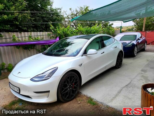 Белый Тесла Модель 3, объемом двигателя 0.3 л и пробегом 118 тыс. км за 19300 $, фото 1 на Automoto.ua