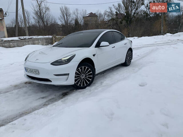 Білий Тесла Модель 3, об'ємом двигуна 0 л та пробігом 74 тис. км за 14800 $, фото 1 на Automoto.ua