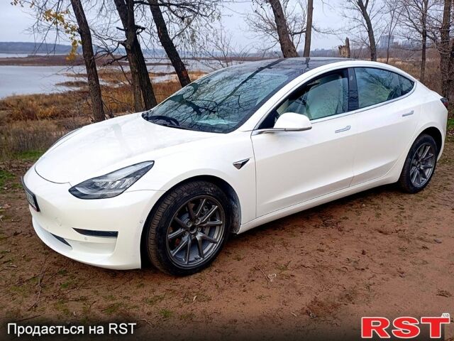 Білий Тесла Модель 3, об'ємом двигуна 0.2 л та пробігом 77 тис. км за 18000 $, фото 1 на Automoto.ua