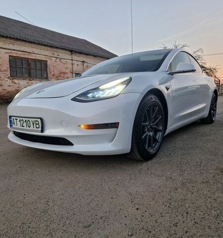 Белый Тесла Модель 3, объемом двигателя 0 л и пробегом 85 тыс. км за 15000 $, фото 1 на Automoto.ua