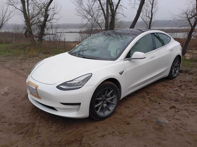 Белый Тесла Модель 3, объемом двигателя 0 л и пробегом 77 тыс. км за 16000 $, фото 1 на Automoto.ua