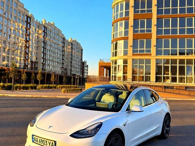 Белый Тесла Модель 3, объемом двигателя 60 л и пробегом 90 тыс. км за 15500 $, фото 1 на Automoto.ua