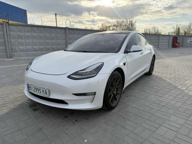 Белый Тесла Модель 3, объемом двигателя 0 л и пробегом 88 тыс. км за 15000 $, фото 1 на Automoto.ua
