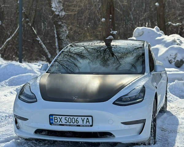 Белый Тесла Модель 3, объемом двигателя 0 л и пробегом 143 тыс. км за 19999 $, фото 1 на Automoto.ua