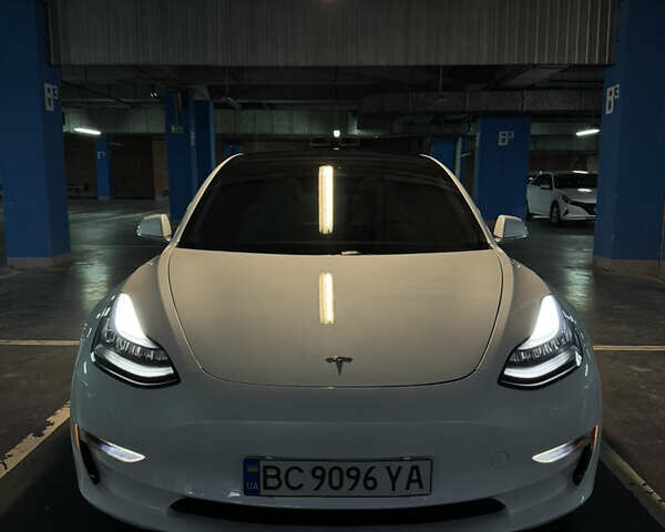 Белый Тесла Модель 3, объемом двигателя 0 л и пробегом 120 тыс. км за 19900 $, фото 1 на Automoto.ua