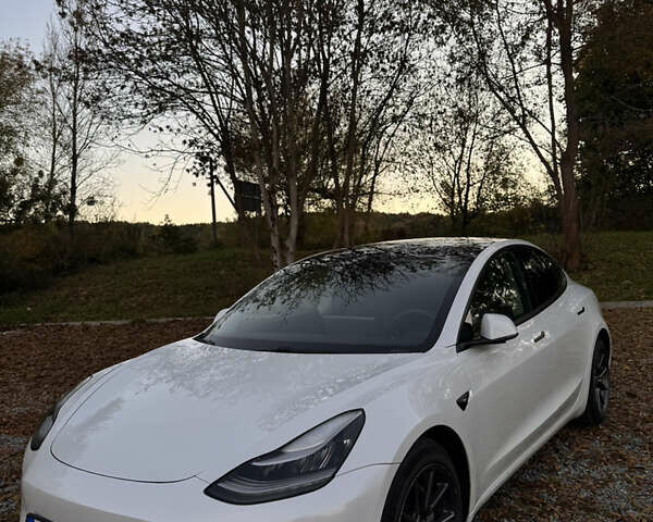 Белый Тесла Модель 3, объемом двигателя 0 л и пробегом 129 тыс. км за 19900 $, фото 1 на Automoto.ua