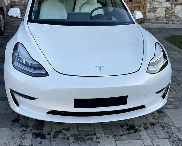 Білий Тесла Модель 3, об'ємом двигуна 0 л та пробігом 18 тис. км за 39500 $, фото 1 на Automoto.ua