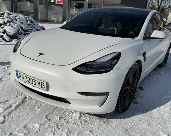 Белый Тесла Модель 3, объемом двигателя 0 л и пробегом 105 тыс. км за 19100 $, фото 1 на Automoto.ua