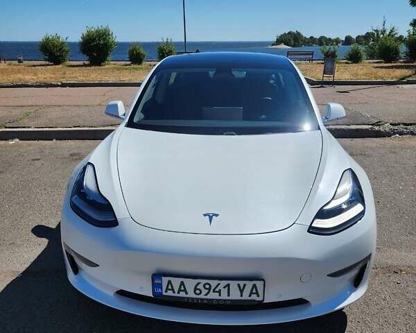 Білий Тесла Модель 3, об'ємом двигуна 0 л та пробігом 97 тис. км за 22600 $, фото 1 на Automoto.ua