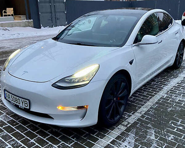 Білий Тесла Модель 3, об'ємом двигуна 0 л та пробігом 66 тис. км за 15400 $, фото 1 на Automoto.ua
