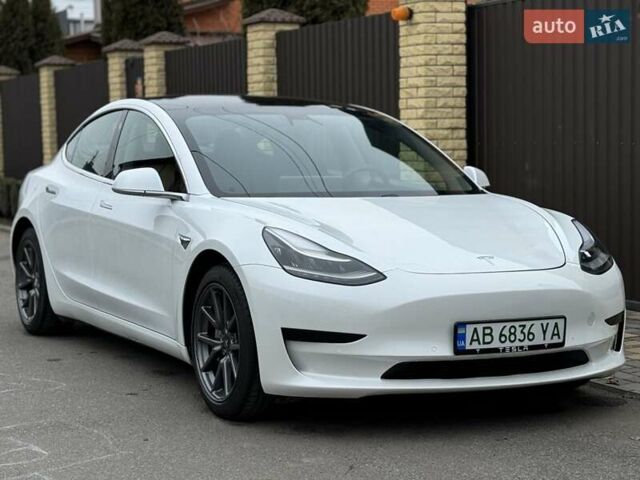 Білий Тесла Модель 3, об'ємом двигуна 0 л та пробігом 67 тис. км за 18500 $, фото 1 на Automoto.ua