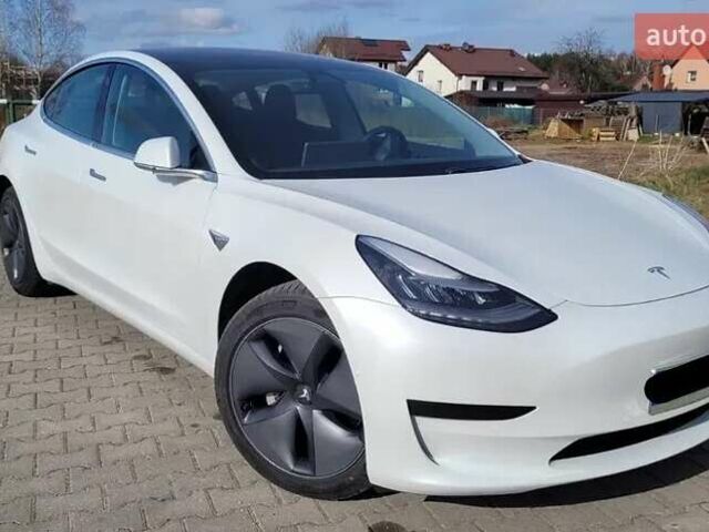 Білий Тесла Модель 3, об'ємом двигуна 0 л та пробігом 47 тис. км за 26200 $, фото 1 на Automoto.ua