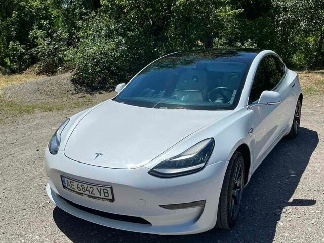 Белый Тесла Модель 3, объемом двигателя 0 л и пробегом 120 тыс. км за 16700 $, фото 1 на Automoto.ua