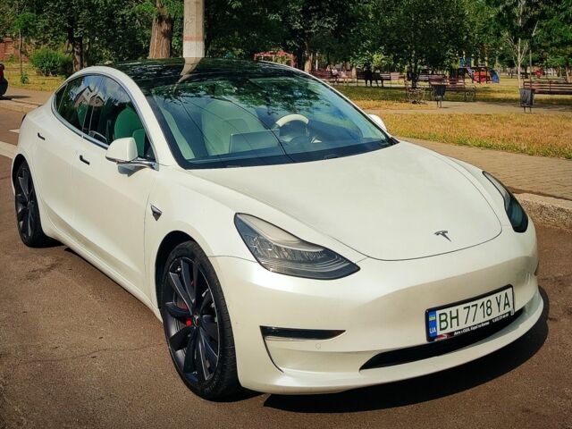 Белый Тесла Модель 3, объемом двигателя 0 л и пробегом 104 тыс. км за 19900 $, фото 1 на Automoto.ua
