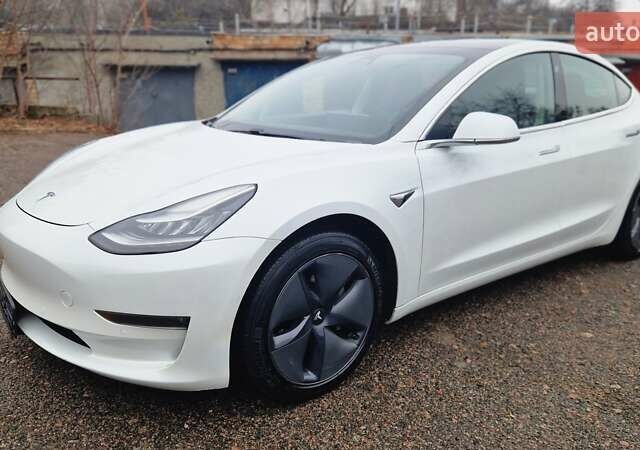 Білий Тесла Модель 3, об'ємом двигуна 0 л та пробігом 142 тис. км за 16900 $, фото 1 на Automoto.ua