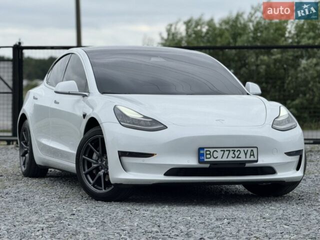 Белый Тесла Модель 3, объемом двигателя 0 л и пробегом 125 тыс. км за 15000 $, фото 1 на Automoto.ua