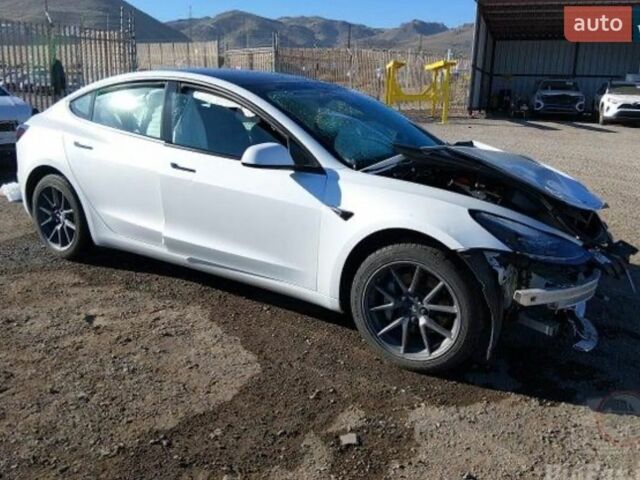 Білий Тесла Модель 3, об'ємом двигуна 0 л та пробігом 81 тис. км за 9900 $, фото 1 на Automoto.ua